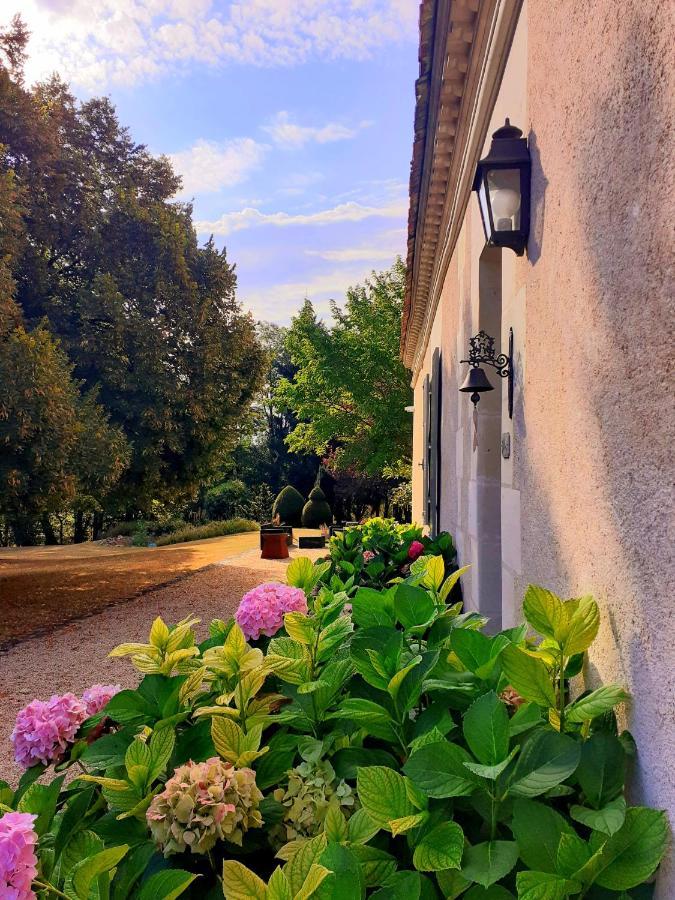 Domaine De La Limetiere Hotel Neuvy-le-Roi Ngoại thất bức ảnh