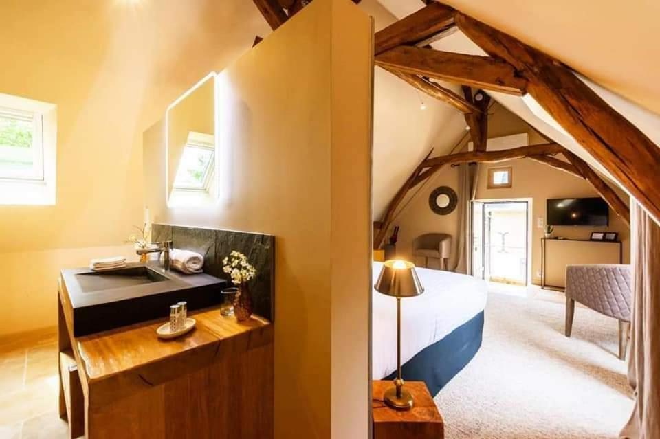 Domaine De La Limetiere Hotel Neuvy-le-Roi Ngoại thất bức ảnh
