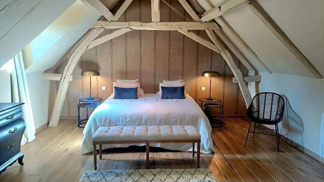Domaine De La Limetiere Hotel Neuvy-le-Roi Ngoại thất bức ảnh