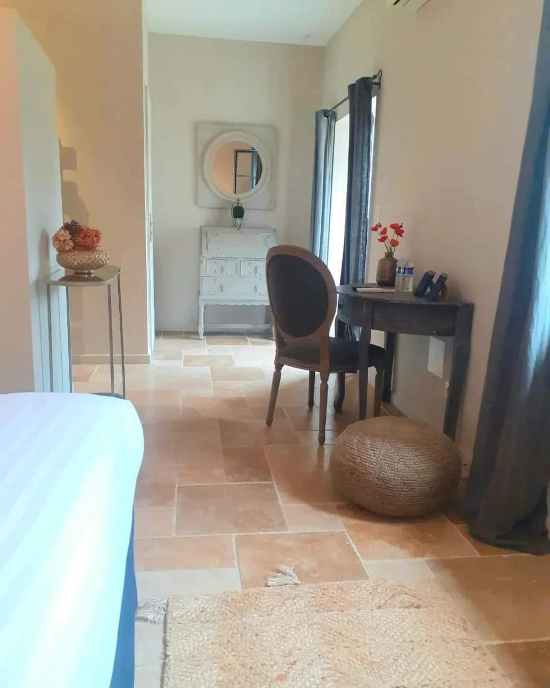 Domaine De La Limetiere Hotel Neuvy-le-Roi Ngoại thất bức ảnh